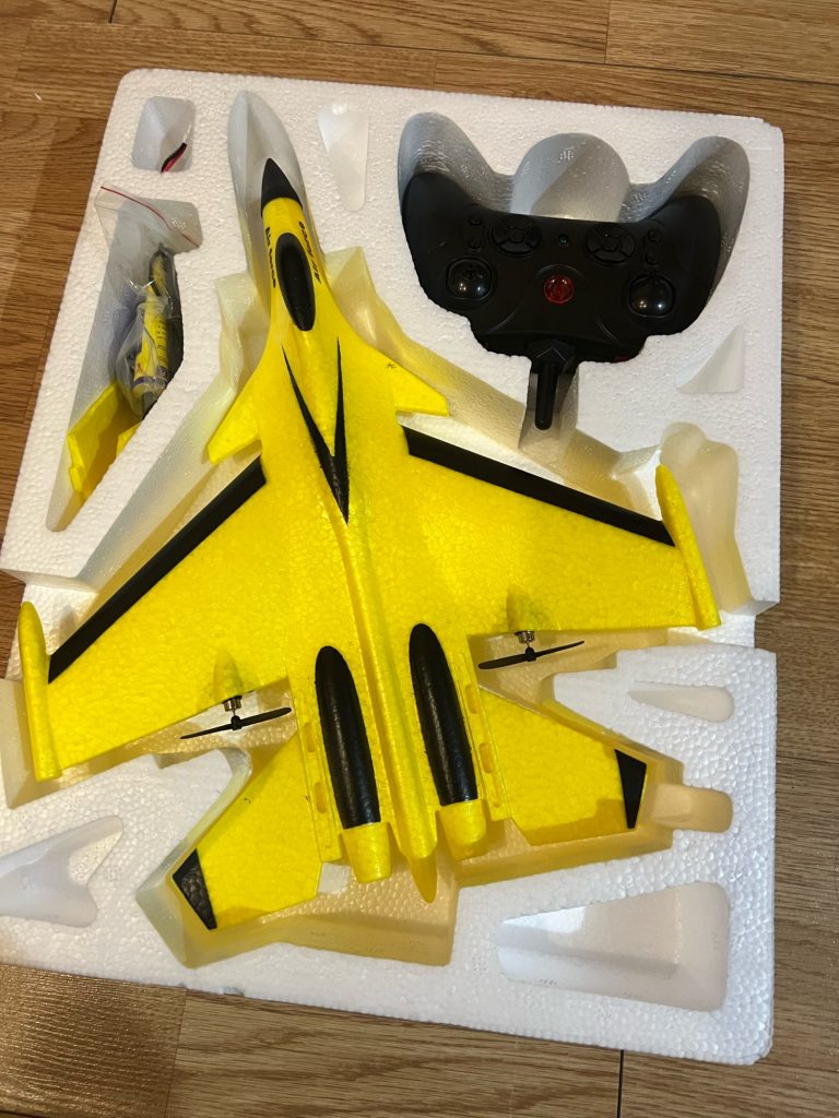 מטוס Flybear FX-820 הנשלט בשלט רחוק photo review